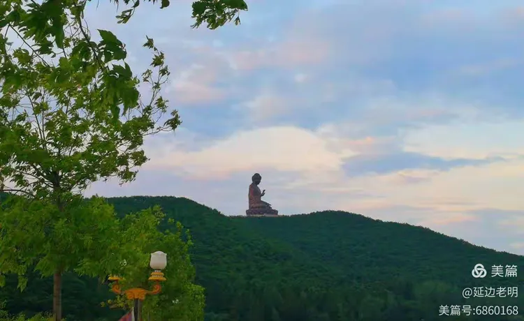 敦化六顶山风景区赏荷。